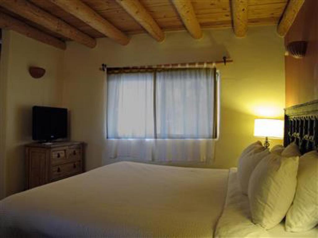 Abiquiu Inn Room photo